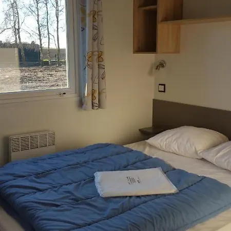 مكان تخييم Camping La Berquerie 3*