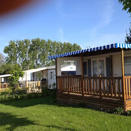Camping La Berquerie مكان تخييم 3*