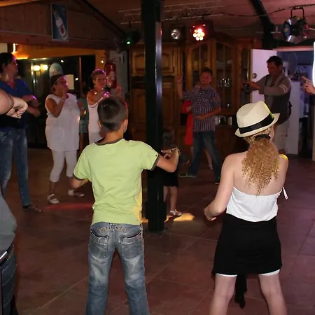 مكان تخييم Camping La Berquerie 3*