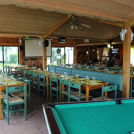 مكان تخييم Camping La Berquerie Le Mesnil-Réaume