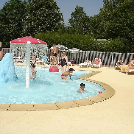 مكان تخييم Camping La Berquerie 3*