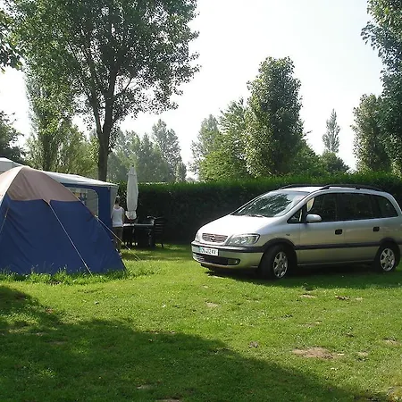 مكان تخييم Camping La Berquerie Le Mesnil-Réaume