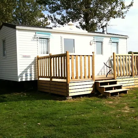 مكان تخييم Camping La Berquerie 3*