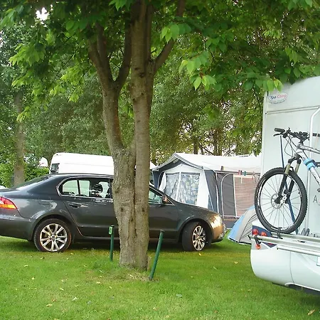 مكان تخييم Camping La Berquerie 3*