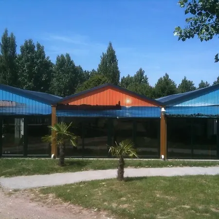مكان تخييم Camping La Berquerie Le Mesnil-Réaume