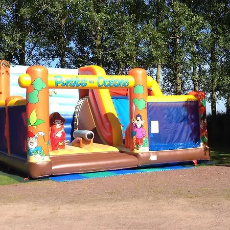 مكان تخييم Camping La Berquerie 3*